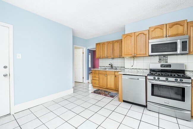Building Photo - 30-32 Appleton St-