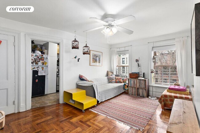 Building Photo - 305 Vanderbilt Ave