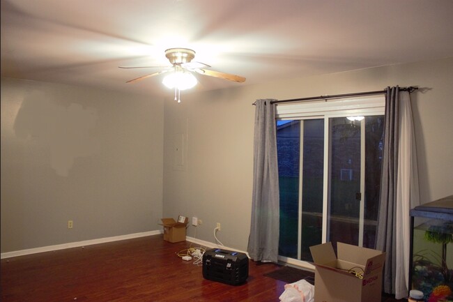 Foto del edificio - 4002 Woodridge Dr