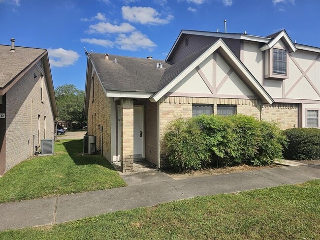 Foto del edificio - 1983 Country Village Blvd