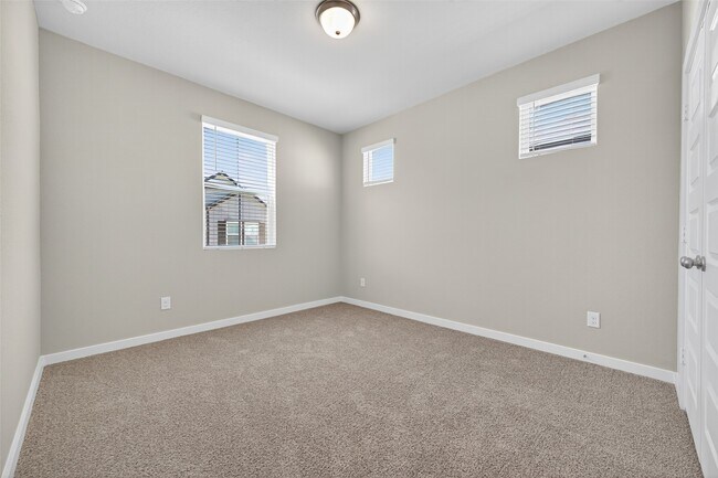 Foto del edificio - 17107 White Acer Wy