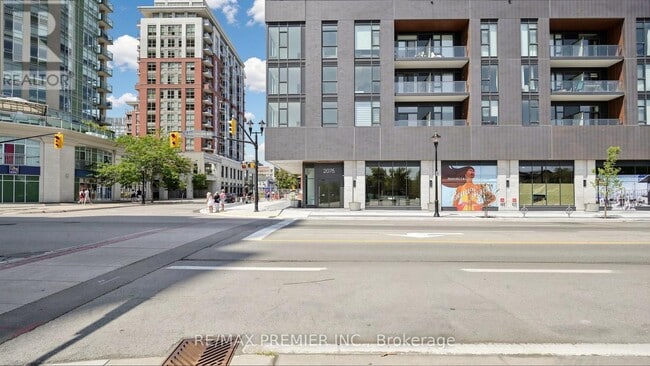 Building Photo - 2075 Lakeshore Rd.