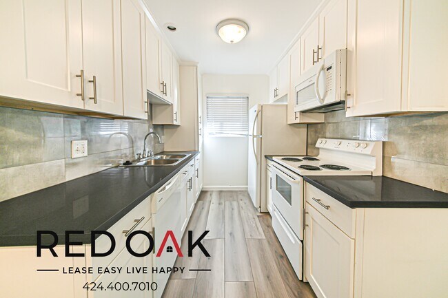 Foto del edificio - ~1 Month FREE~ Beautiful Two Bedroom with ...