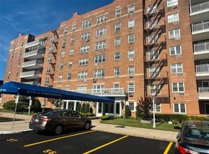 Building Photo - 86-11 151st Ave