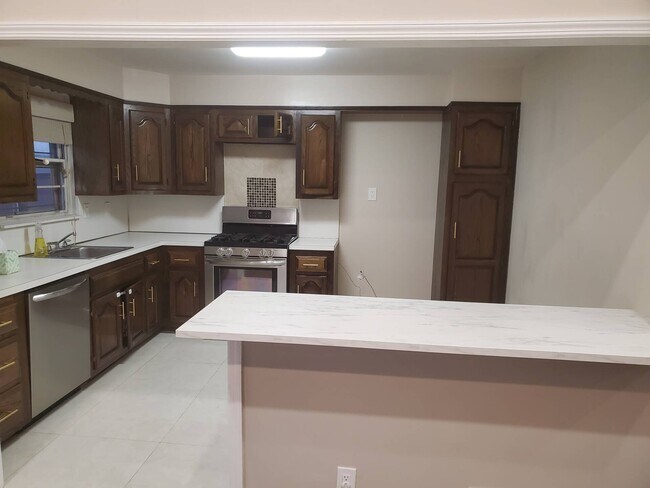 Foto del edificio - 2301 E 66th St