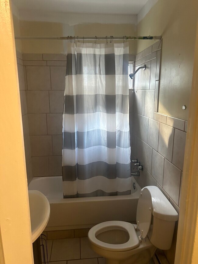 Building Photo - 667 Rutherford Ave