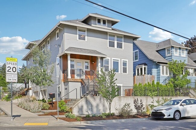 Building Photo - DESIRABLE CRESTON-KENILWORTH / CORNER LOT, LUXURY 4 BEDROOM, TWO EN-SUITES W/FULL BATHS