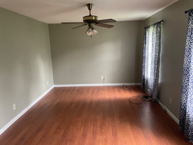 Foto del edificio - 7129 Cane Hollow Rd