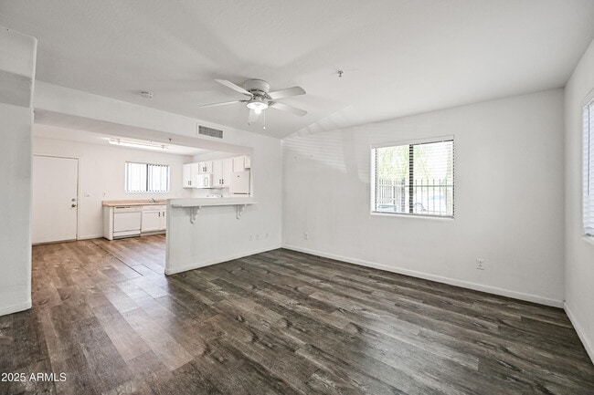 Building Photo - 5010 N 22nd Ave