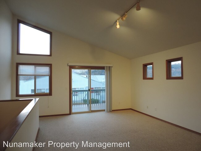 Building Photo - 3 br, 2 bath House - 1013 Wasco Street