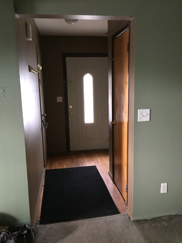Entrance - 1858 Richmond Rd