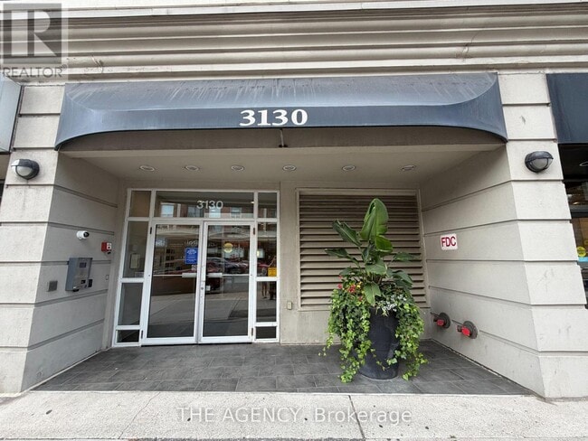 Building Photo - 3130 Yonge St