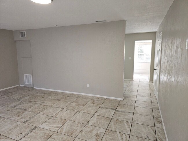 Building Photo - FOR RENT!!! BEAUTIFUL AND SPACIOUS 3 BEDRO...