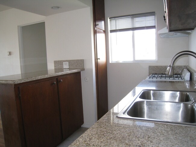 Building Photo - 112 Avenida Pelayo
