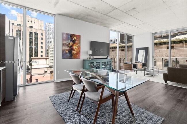 Foto del edificio - 151 SE 1st St