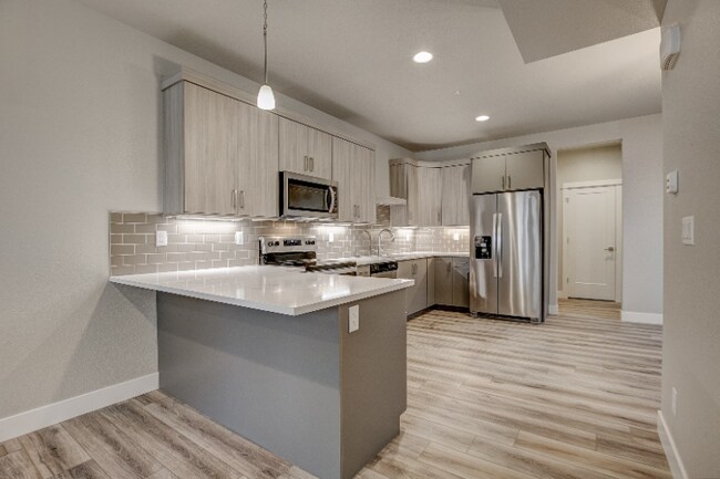 Building Photo - 819 Cherokee Dr