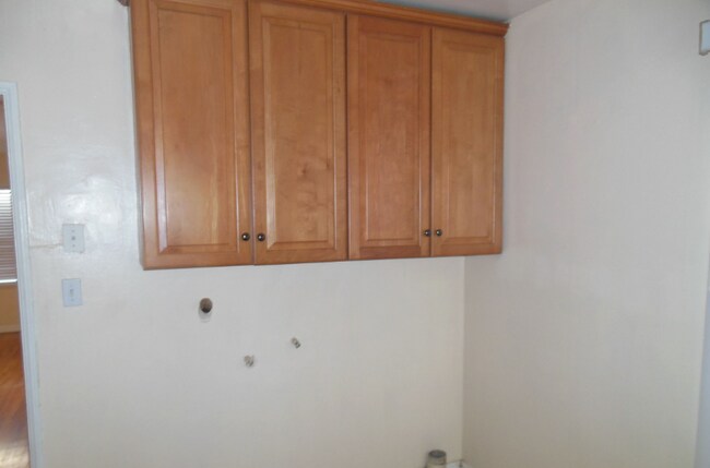 Foto del edificio - 14823 Longworth Ave