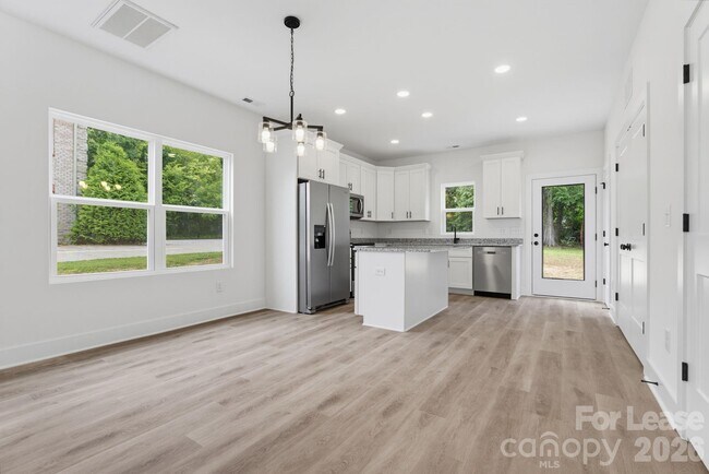 Foto del edificio - 104 Maple Ave NW