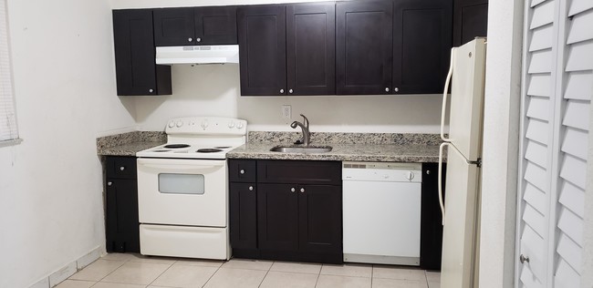 Building Photo - 2 bedroom in West Park FL 330