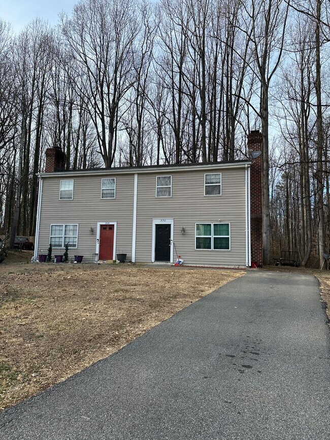 Building Photo - Albemarle Townhouse