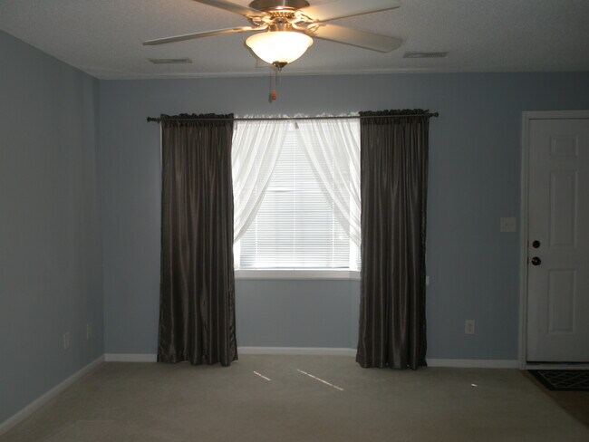 Living Room - 2330 Vineyard Dr