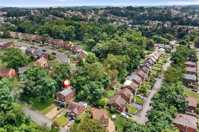 Building Photo - 2897 Leola Ave