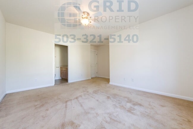 Building Photo - Beautiful 3BR Townhome
