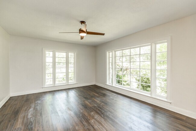 Foto del edificio - 118 N Caldwood Dr