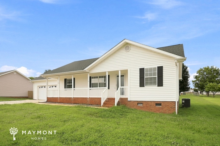 Building Photo - Statesville 3 Bedroom Home with Garage & Rear Deck