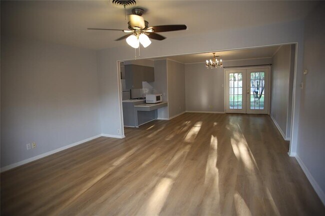 Foto del edificio - 7519 Northcrest Blvd