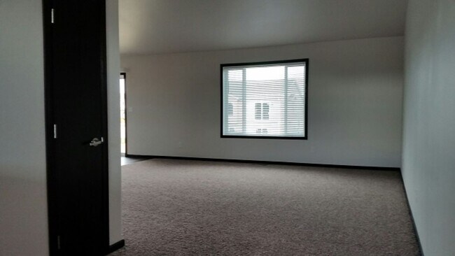 Foto del edificio - Goldenwood 3 Bedroom/ 2 bathroom Twinhome