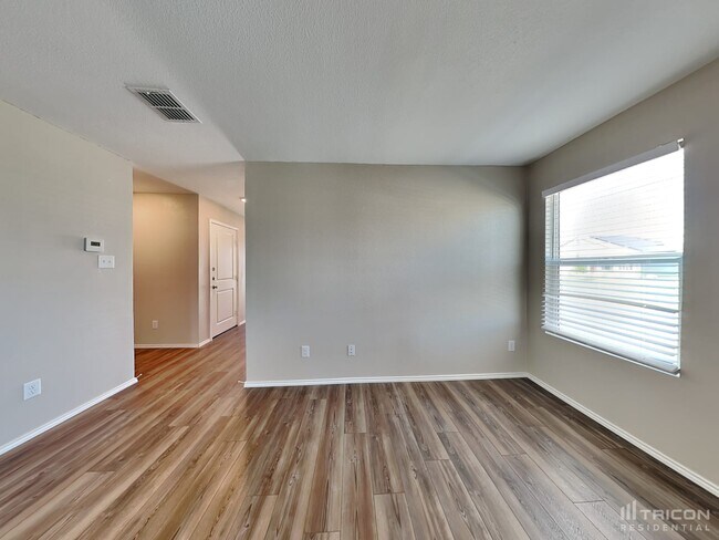 Foto del edificio - 505 Autumnwood Way