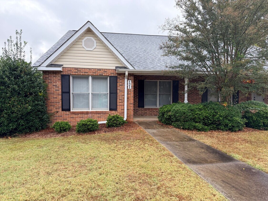 Foto principal - 121 Timberwood Rd