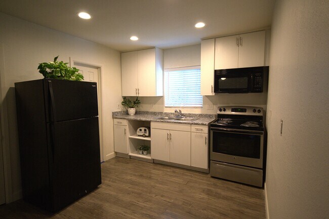 Cocina - 9632 N 10th Ave