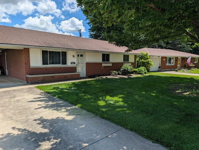 Building Photo - 302 Kenyon Dr