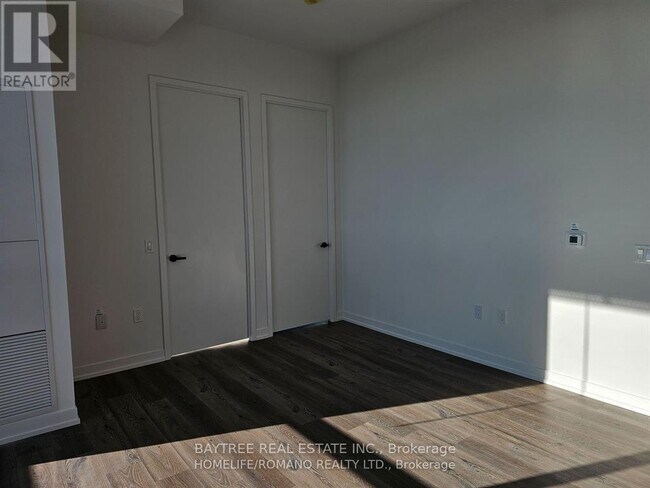 Photo du bâtiment - 225 Commerce St