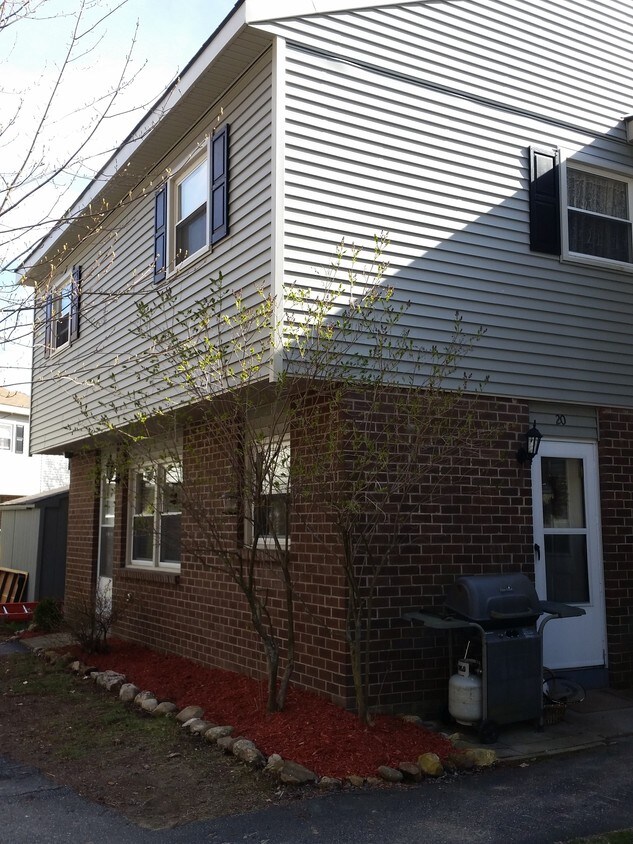 139 S Main St, Laconia, NH 03246 Condo for Rent in Laconia, NH