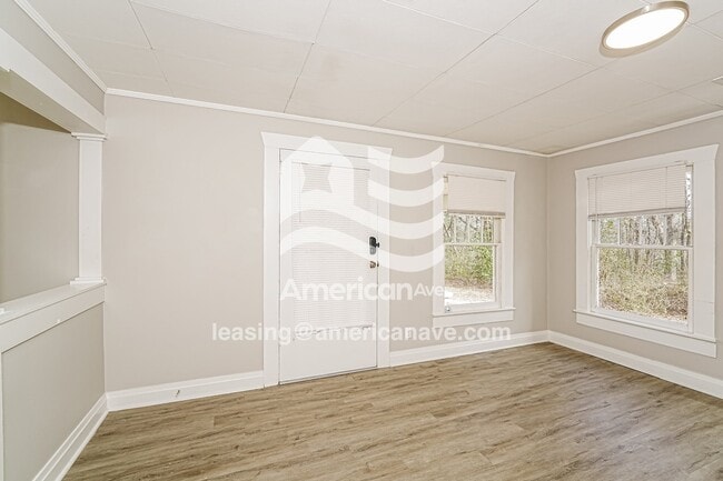 Building Photo - 917 School Terrace