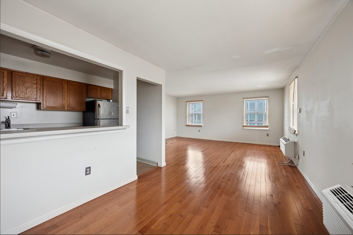 Primary Photo - 2133 Spring Garden St