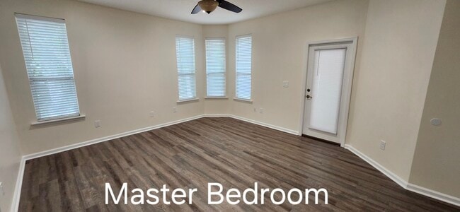 Foto del edificio - 3774 Bedford Dr