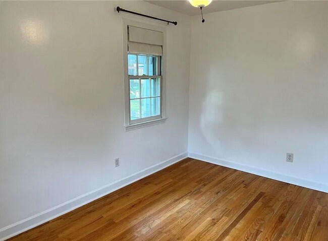 Building Photo - 27 Windsong Ln