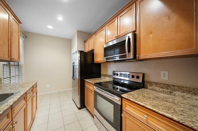 Building Photo - 2255 Braeswood Park Dr