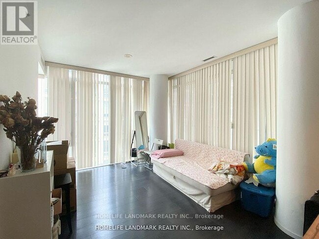 Building Photo - 75 St Nicholas St