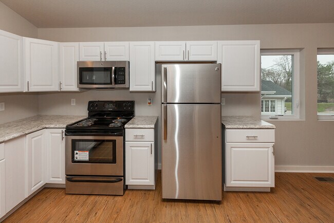 Building Photo - Updated 3 Bed 2 Bath Home
