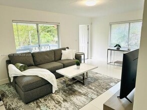 Building Photo - 1030 NE 80th St