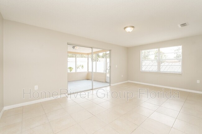 Foto del edificio - 7733 Candle Dr