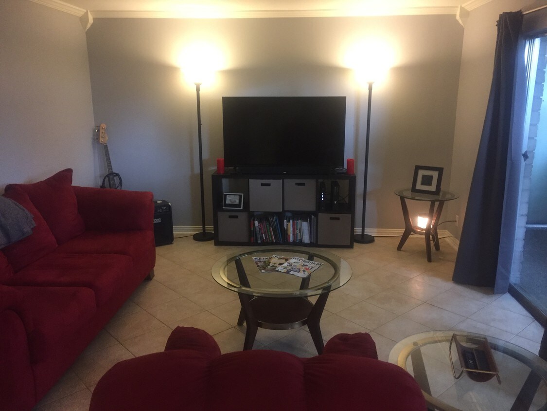 Foto principal - 3271 Sul Ross St