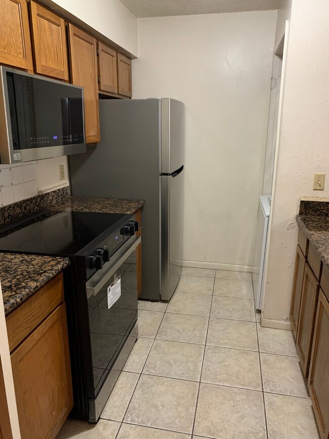 Building Photo - 2277 S Kirkwood Rd