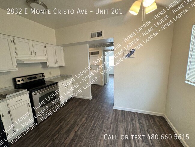 Building Photo - 2832 E Monte Cristo Ave - Unit 201 - Palom...