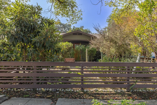 Building Photo - 3418 Greensward Rd